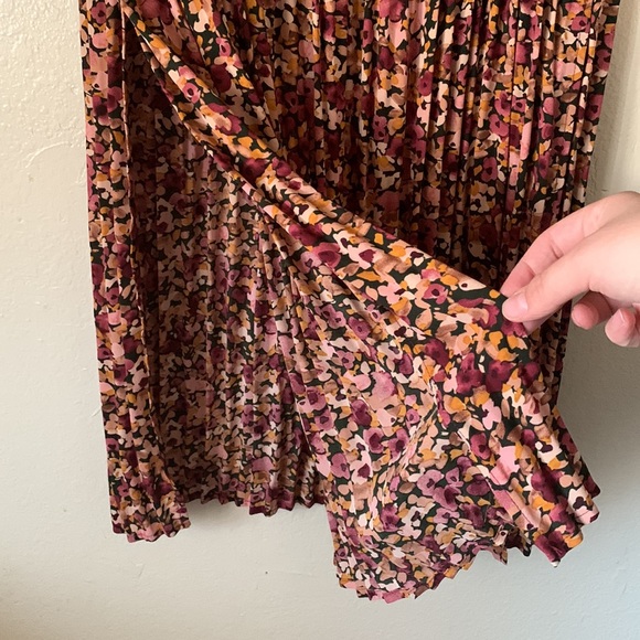 Black Tape Floral Pleated Skirt - Picture 7 of 10